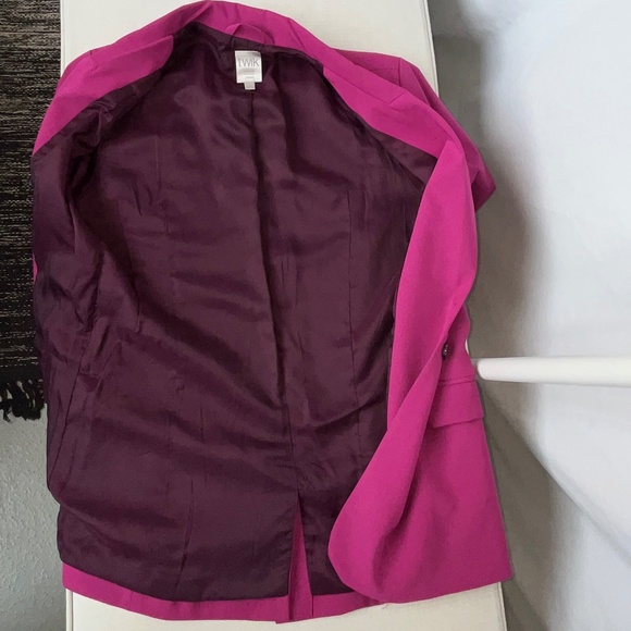 Twik (XS) dark pink tailored blazer with burgundy lining, EUC, by Simons. - Picture 10 of 16